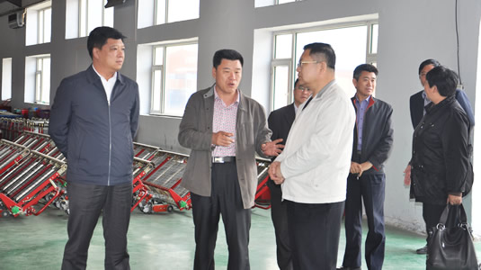 吉林省經濟合作局副局長冷希炎一行在榆樹市市委副書記、副市長李洪亮的陪同下來我公司調研